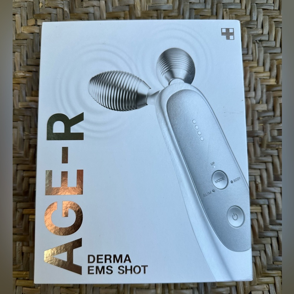 NWT MEDICUBE AGE-R DERMA EMS SHOT FACIAL ELECTROSTIMULATION DEVICE - Picture 2 of 5